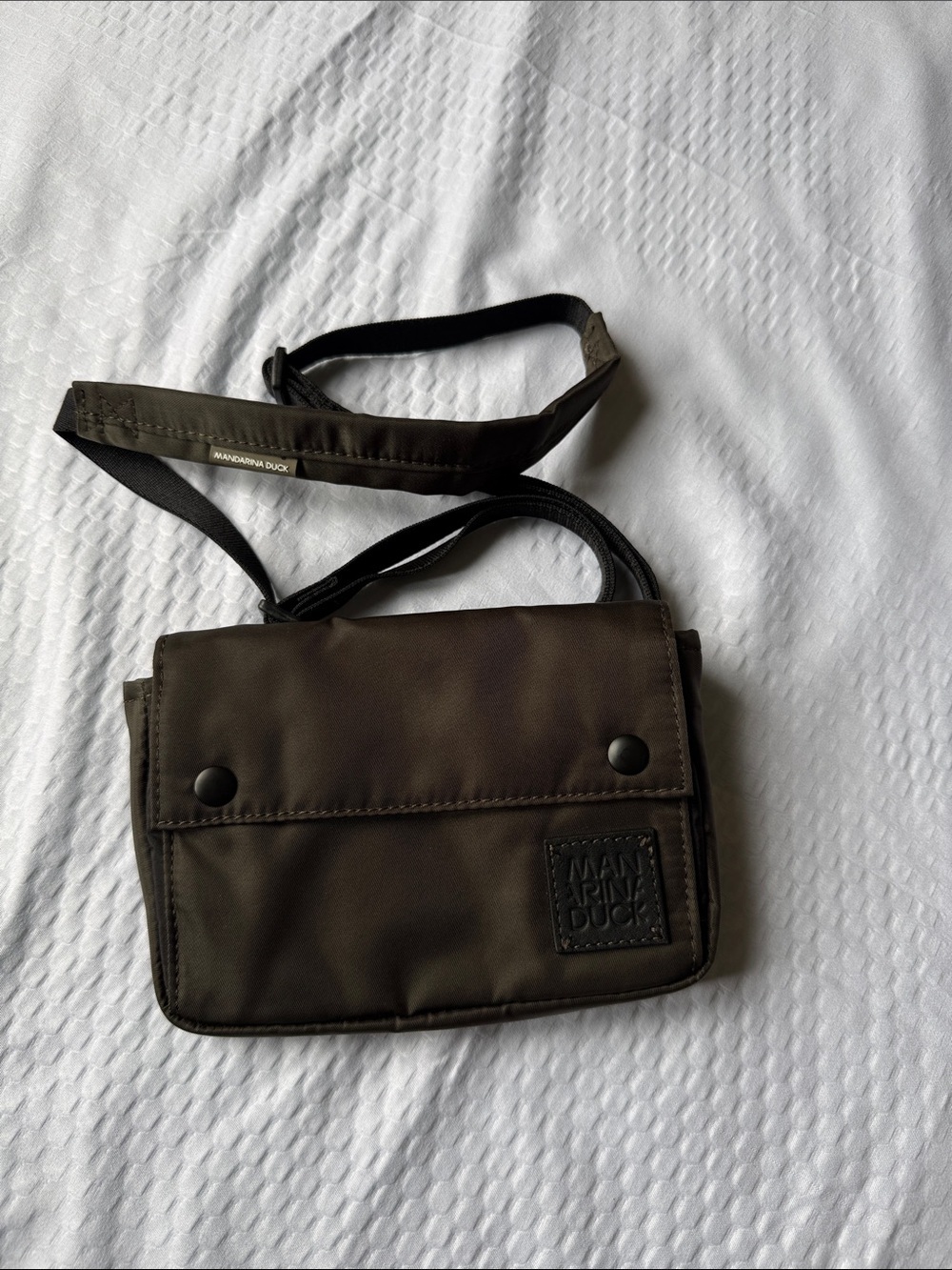 MANDARINA DUCK Olive Green Crossbody Bag with Adjustable Black Strap✨ - Picture 10 of 10